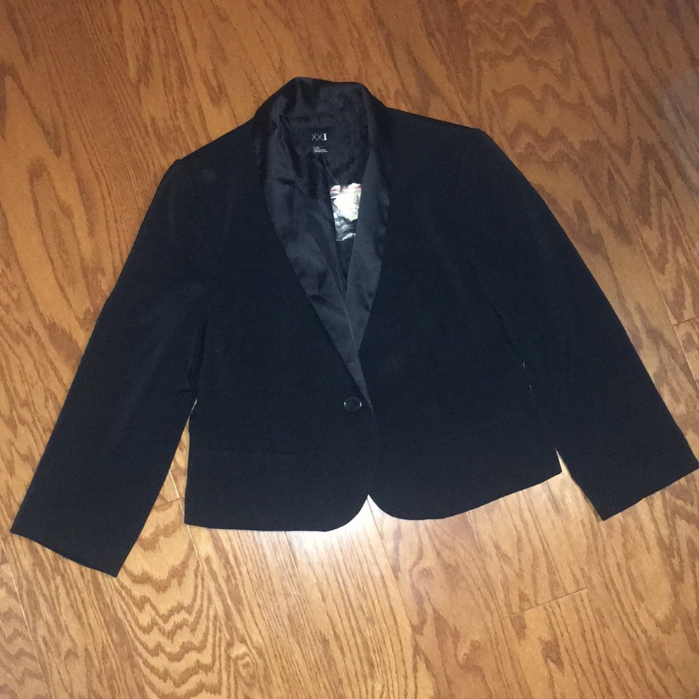 Forever 21 Black Blazer ✨NWT✨